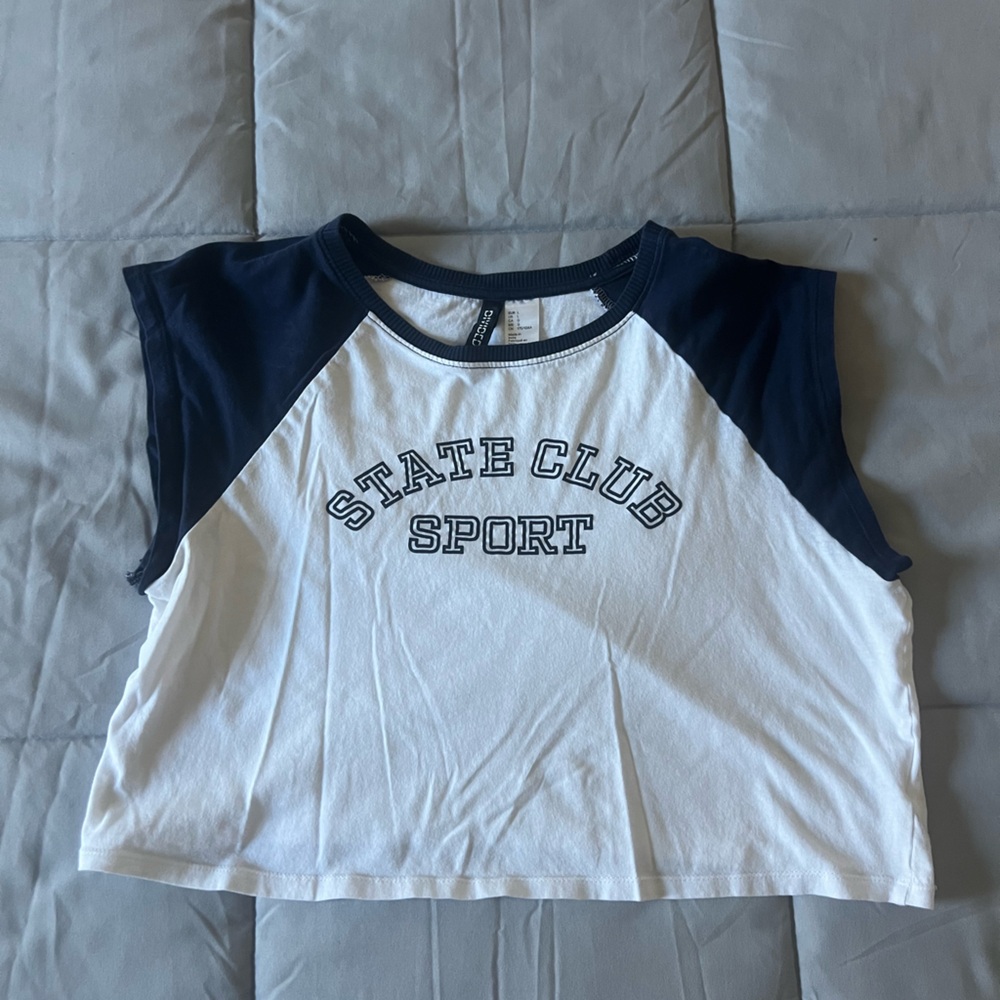 H&M b navy blue and white crop top, with out sleeves